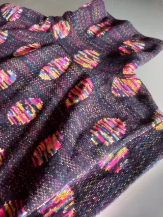 Jersey cuello alto estampado ovalado