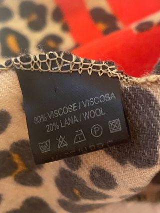 Bufanda Leopardo con Rayas Rojas