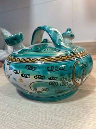 Botijo de cerámica decorado