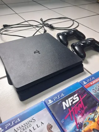 PS4 Slim + 2 Comandos + 16 Jogos