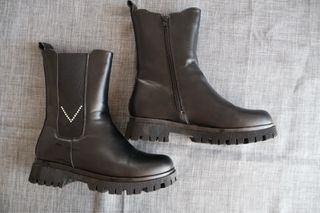 Stivali neri con zip e plateau