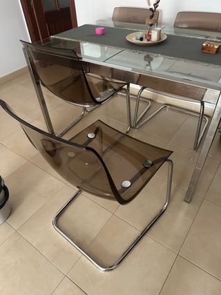 Mesa comedor cristal y metal  4 sillas