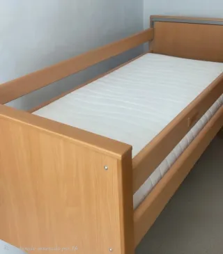 Cama articulada INVACARE de madera y metal