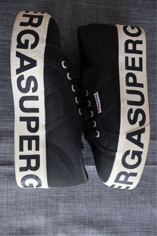 Superga con plateau nere e bianche