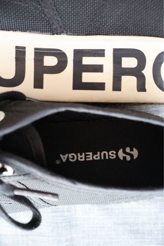 Superga con plateau nere e bianche