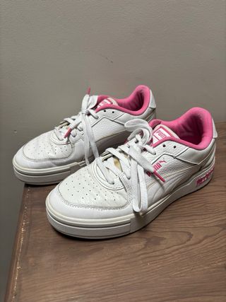Puma blancas con detalles rosa