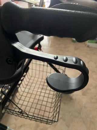 Andador para mayores con cesta y asiento