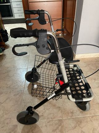 Andador para mayores con cesta y asiento