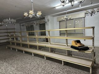 Estantería metálica para tienda