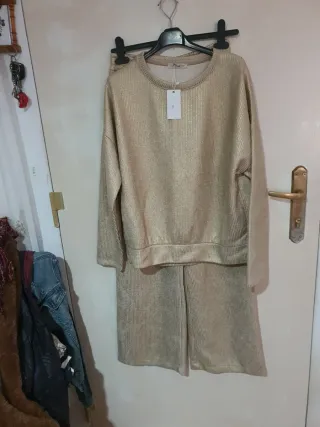 Chándal brillante dorado