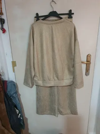 Chándal brillante dorado