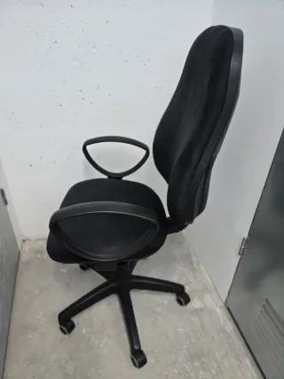 Silla de oficina negra