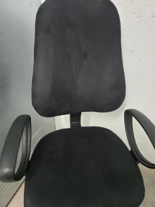 Silla de oficina negra