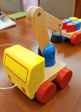 Camioncino in legno con blocchi forme
