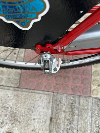 Bicicleta de paseo roja y tengo otra en amarillo