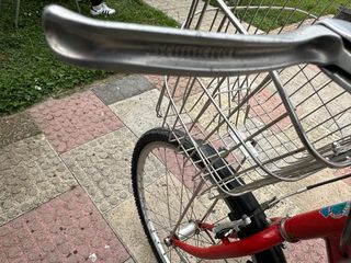 Bicicleta de paseo roja y tengo otra en amarillo