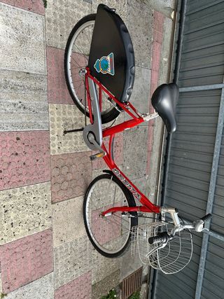 Bicicleta de paseo roja y tengo otra en amarillo