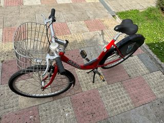 Bicicleta de paseo roja y tengo otra en amarillo