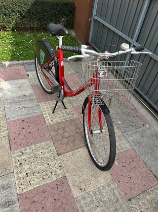 Bicicleta de paseo roja y tengo otra en amarillo