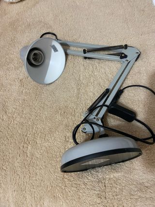 Flexo de mesa gris . Regulable