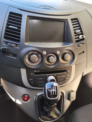 Mitsubishi Grandis 2009