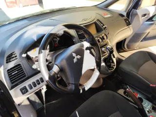 Mitsubishi Grandis 2009