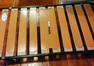 Somier marca Flex de 80 con láminas de madera