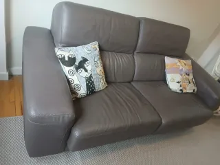 SOLO DISPONIBLE HASTA 28/02 Sofá de Piel Gris.