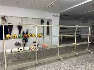 Estantería de tienda metálica y cristal