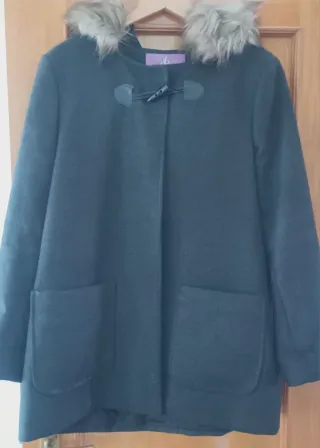 Abrigo negro con capucha y bolsillos Di-Bye