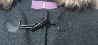 Abrigo negro con capucha y bolsillos Di-Bye