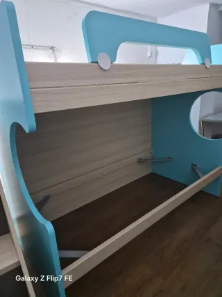 Dormitorio juvenil madera y plástico