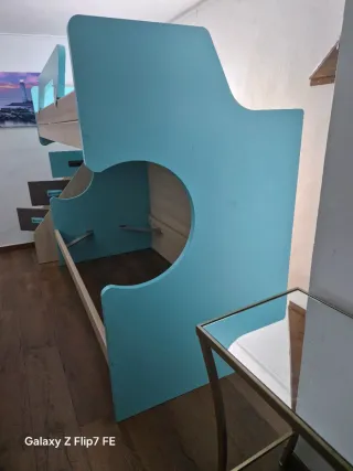 Dormitorio juvenil madera y plástico