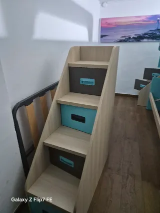 Dormitorio juvenil madera y plástico