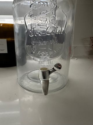 Botella de vidrio con grifo