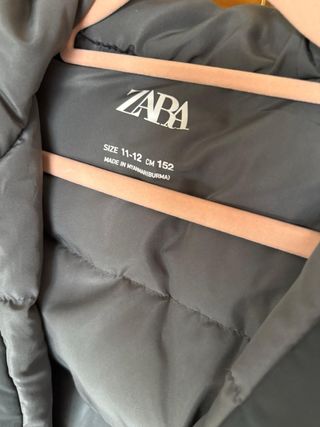 Abrigo Zara plumifero gris talla 11-12