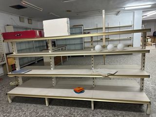 Estantería de tienda metálica y madera
