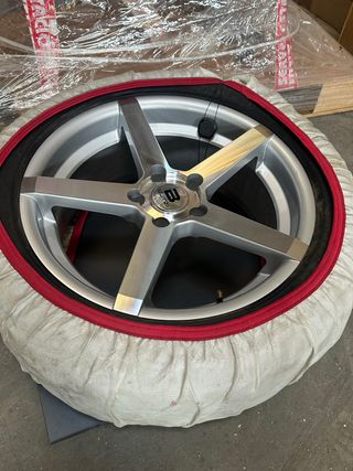 Llanta 18'' nueva con neumático solo una