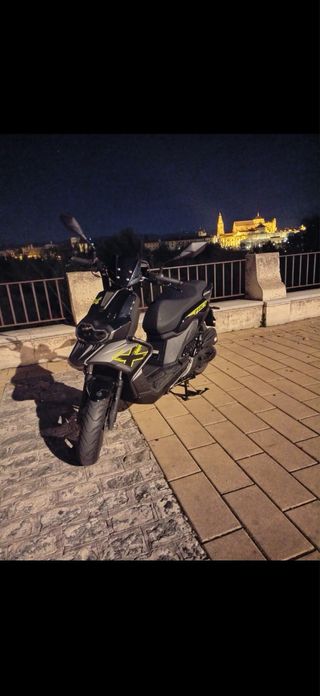 Moto Keeway Fact Evo 50cc Negra y Amarilla