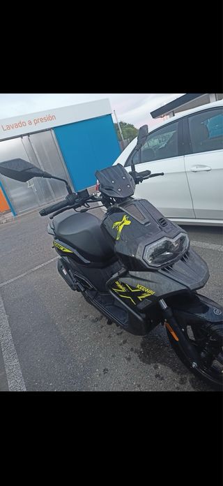 Moto Keeway Fact Evo 50cc Negra y Amarilla