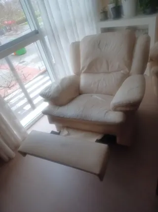 Tresillo Relax Beige y Mesa - Astenersi truffatori