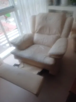 Tresillo Relax Beige y Mesa - Astenersi truffatori