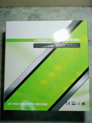 Mixer + 2 Microfoni Wireless ideale per Karaoke