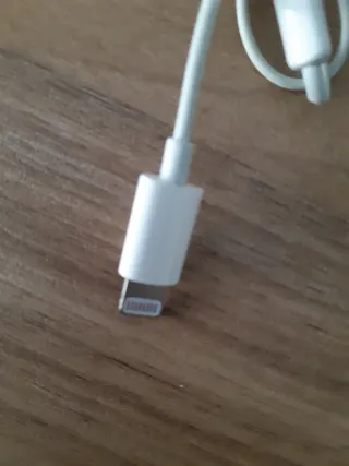 Auriculares Lightning Blancos.