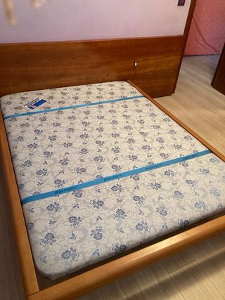 Dormitorio de matrimonio:bastidor cama, 2 mesillas
