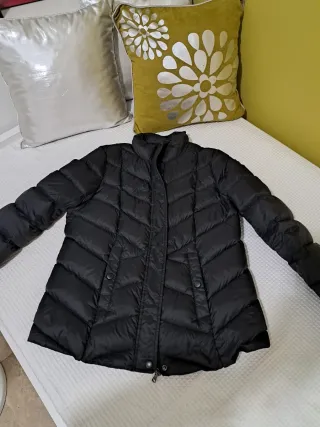 Chaquetón de plumas negro