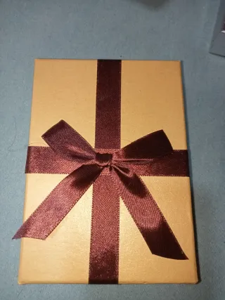 Spilla antica con testa a goccia