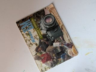 Cámara Nikon EM + Accesorios