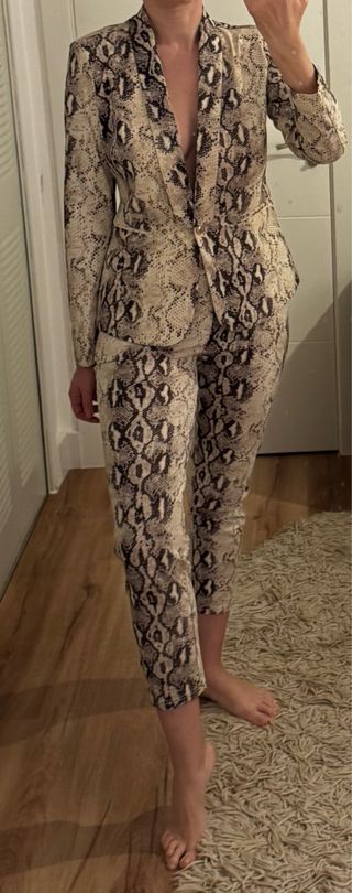 Conjunto Blazer y Pantalón Estampado Serpiente