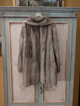 Pelliccia vintage beige